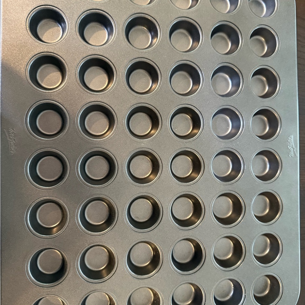 Wilton Gray Mini Cupcake Pan